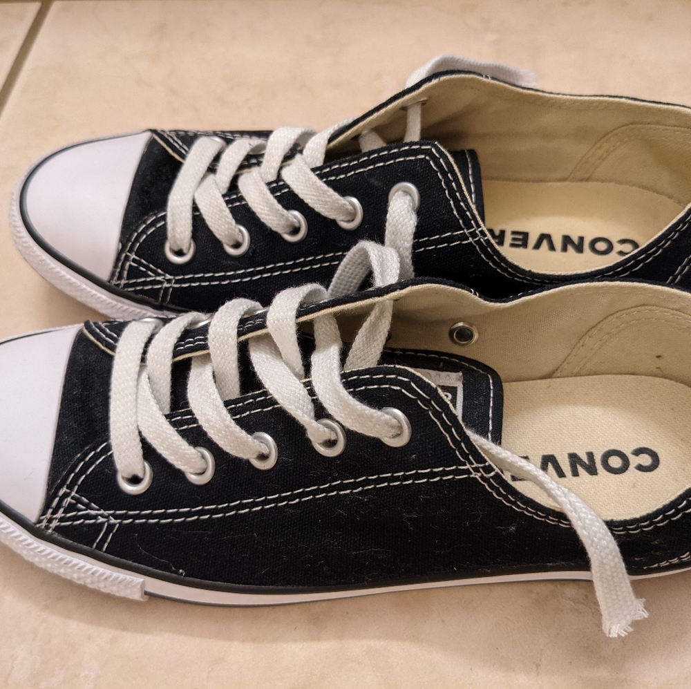 Chuck Taylor Converse - black (never worn)